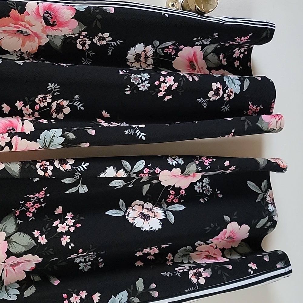 Fun Flower Pants - Picture 5 of 6